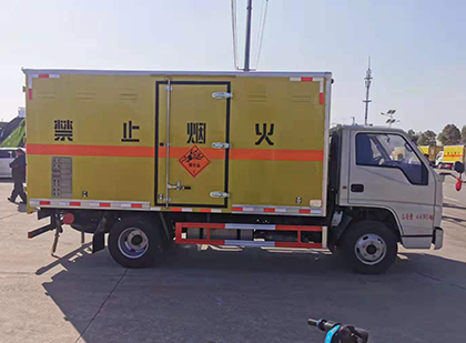 冷水江爆破器材运输车