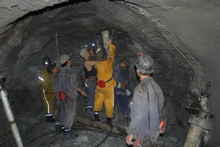 冷水江工程爆破中的危险因素分析以及应对工程爆破危险的措施